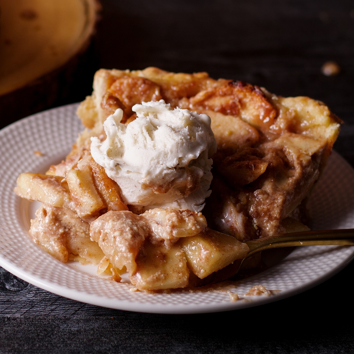 Bake the Best German Apple Pie: Tart Apples & Custard Filling